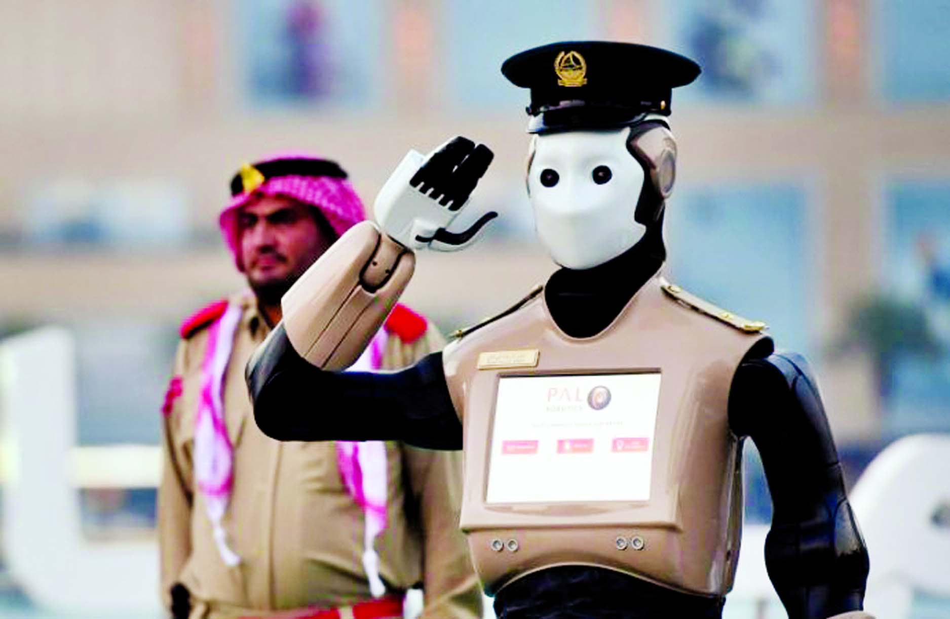 ربات های پلیس در امارات شروع به کار می کنند