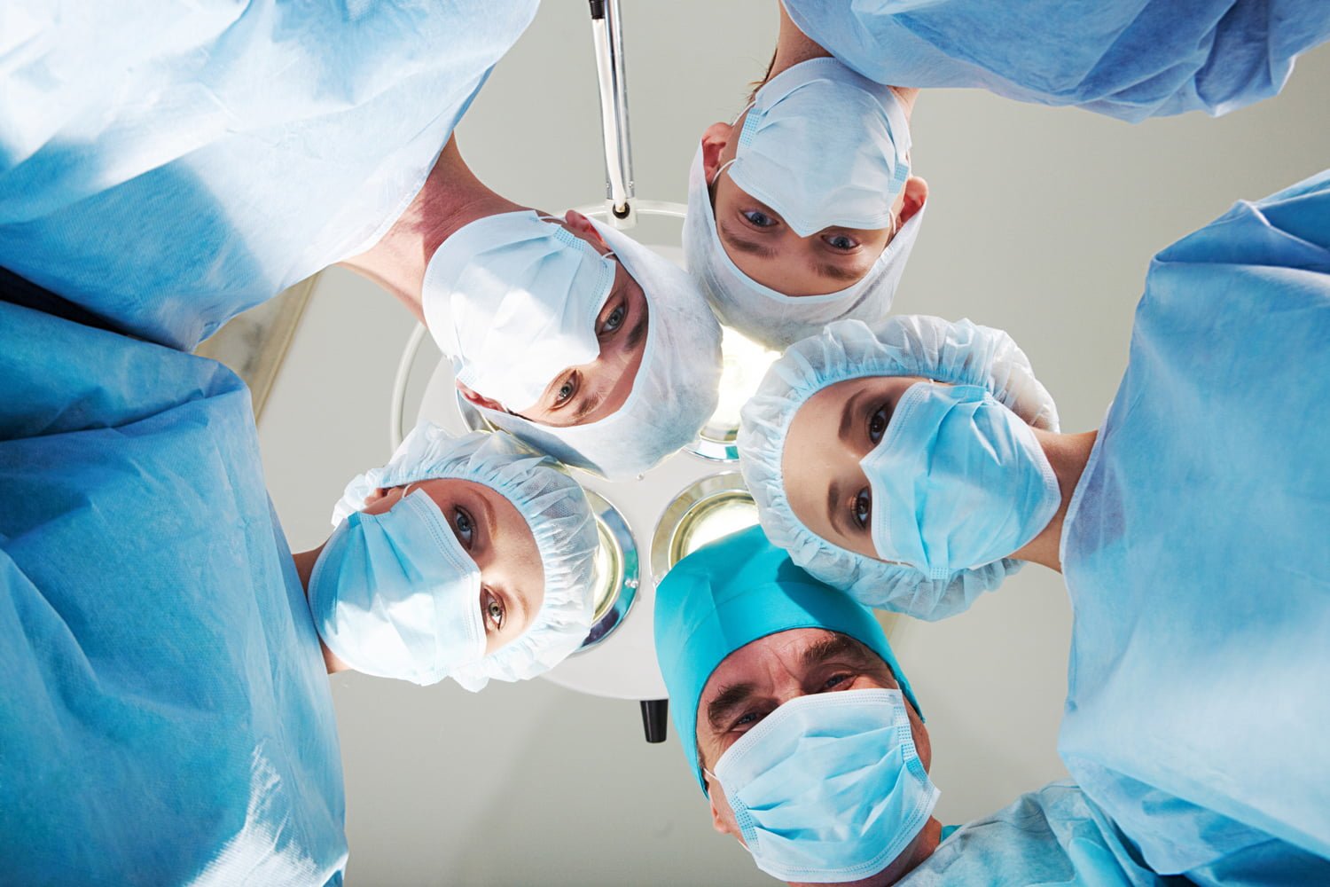 عمل تعویض دریچه رگ آئورت بدون نیاز به عمل قلب باز برای اولین بار در دبی