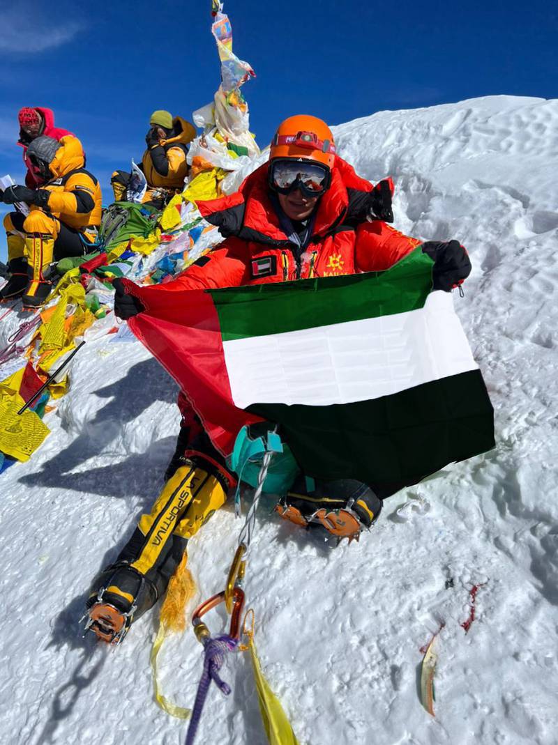 اولین زن اماراتی به قله اورست صعود کرد